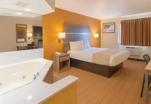 Travelodge by Wyndham Muskegon Hotels in Muskegon