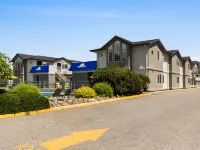 Days Inn by Wyndham Kelowna Hotels near Kelowna International Airport