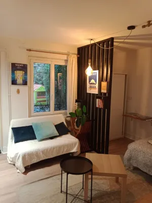 Super studio on garden level Hotels in Vichy