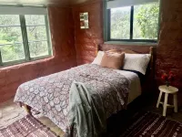 Cosy mud brick  cottage in a serene bush setting, near Tathra.