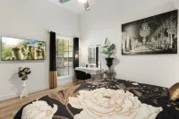 ~Villa Fiore~ 2 King Beds & Swimming Pool!