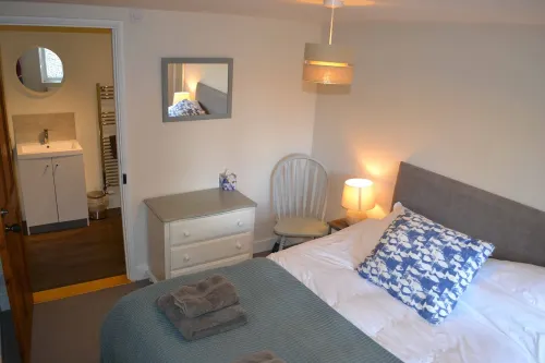 Luxury 4 bedroom North Norfolk cottage in lovely coastal village location