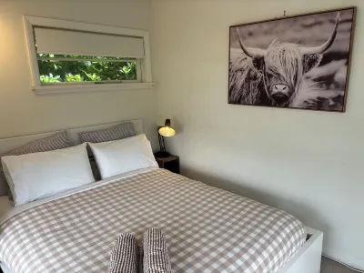 Beach side home + Separate apartment Raumati South