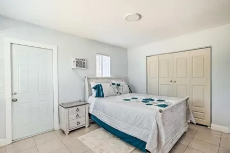 One bedroom vacation unit!