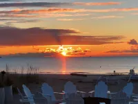 Skytop Cottage Steps Away From Sandy Beach (Full Private Beach Access), NEW