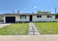 Spacious 5-bedroom house in welcoming Cottonwood Heights with AC, WiFi, Game RM. Hotels near Mountview Park