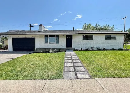 Spacious 5-bedroom house in welcoming Cottonwood Heights with AC, WiFi, Game RM.