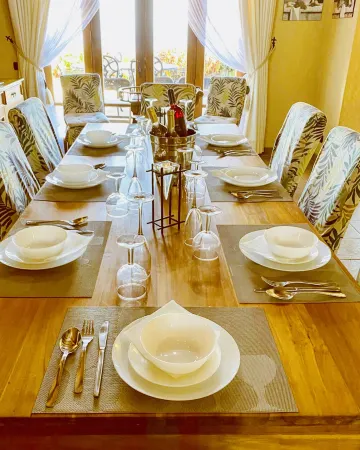 Large Heated Pool, Hot Tub, Bar, Games Room, Gym, 2 Caves, New Outdoor Kitchen