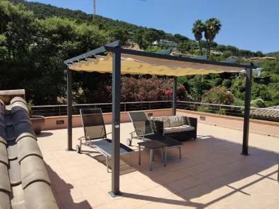 Exceptional Private Villa with Sea Views - large pool and designer paved gardens Hotel in zona Cala Malaret