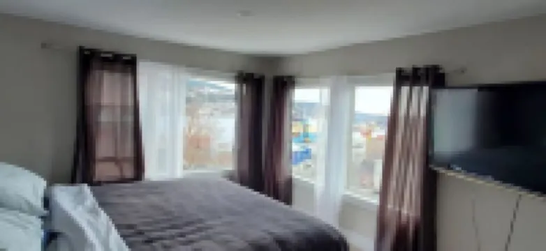 Historic Signal Hill Escape. Hot tub/ocean view