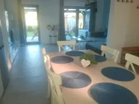 Cozy vacation home 600m from the Baltic Sea. Pet friendly! فنادق في Trzesacz