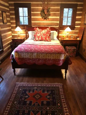 Dog Trot Cabin: Secluded Retreat within city limits at Fletcher Park