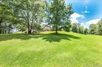 Magnificent Villa, Private Pool, Fire Pit w/Huge Backyard Hotels in Chester