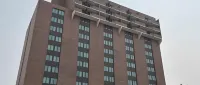 Holiday Inn Winnipeg - Airport West Hotels near Assiniboine Park Zoo
