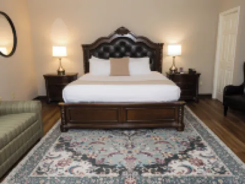 D. Hotel Suites & Spa Hotels in Holyoke