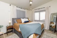 Modern Luxury Retreat - 2 Br/1BA - Minutes from Downtown - Homestays