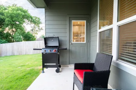 AMAZING LUXURY 4 BEDROOM WITH GAMEROOM MINUTES AWAY FROM DELL DIAMOND & KALAHARI Отели рядом с достопримечательностью «Kalahari Indoor Water Park»