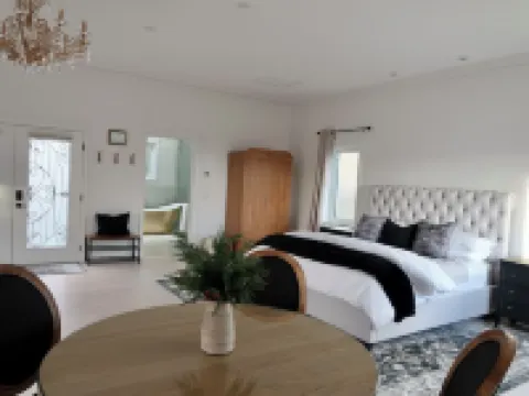 LUXURY COTTAGE IN DAVIS BAY, BC. 錫謝爾特酒店