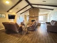 Charming 3-bedroom house with plenty of space for the entire family! Hotel di Mount Pleasant