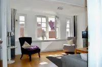 Likedeeler at the city harbor, duplex apartment in the old town