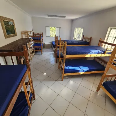 Medium-sized country house with heated pool and barbecue area Hotel dekat Fazenda Sao jorge