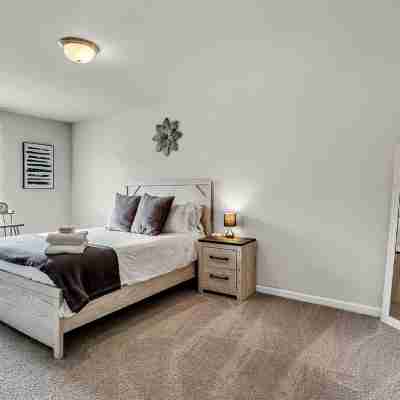 Southern Charm Meets City Comfort Rooms