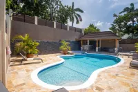 The Sun Seeker Villa Ja. 7 bedroom villa with butler & chef, and housekeeping. - Villas