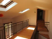 Large duplex apartment sleeps 5, private parking space, in the center