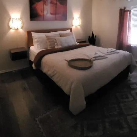Ho-On-Day. A cozy home away from home. Native Theme close to the Choctaw Casino.