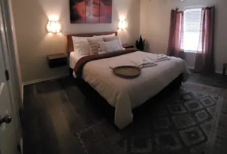 Ho-On-Day. A cozy home away from home. Native Theme close to the Choctaw Casino.