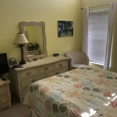 Stuart Waterfront Tropical Paradise heated pool. Close to beaches and downtown.