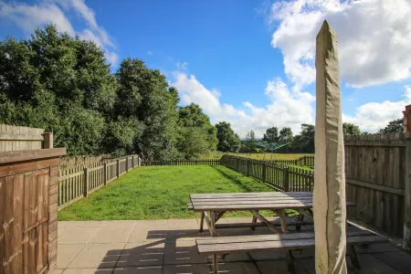 Modern family getaway with super-fast broadband. 10 minutes’ drive from beach. Отели рядом с достопримечательностью «Fishing Cove field»