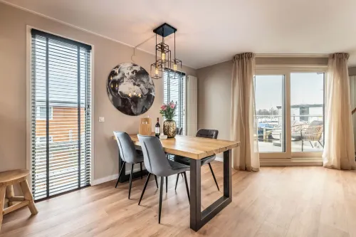Spacious 120m2 Watervilla With Sauna Near Amsterdam And Schiphol. Hotels in Aalsmeer