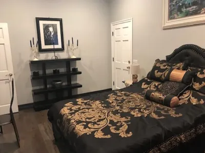 tennis court, pool, spa ,fitness, movie  theater Hotel in zona Mason Park