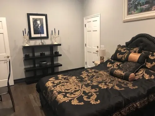 tennis court, pool, spa ,fitness, movie  theater Hotel a Chatsworth