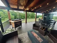 Secluded cabin on 75 acres 360 views cedar hot tub infrared sauna outdoor Shower