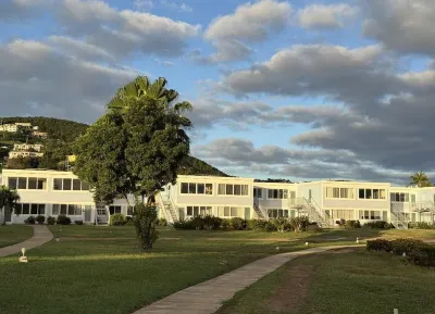 Sapphire Beach, Crystal Cove, Your Piece of Paradise Các khách sạn gần Paradise Point Base Station