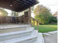 Perfect for large groups, lots of parking, 5BRs, Game Room, Fast Wifi Hotels in Kitchener
