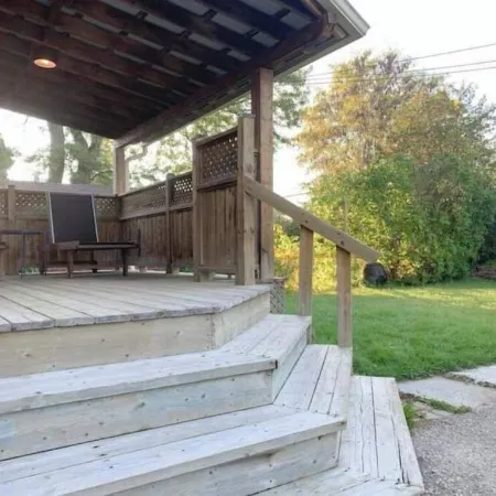 Perfect for large groups, lots of parking, 5BRs, Game Room, Fast Wifi