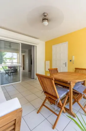 Kaz Mitan Appt. les Pieds Dans Leau !