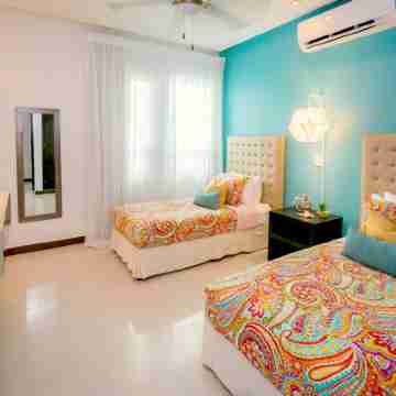 Huge Luxury Penthouse in the Heart of Playa - Oasis Chloe Rooms