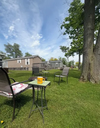 Beautiful 3 Bedrooms Getaway On Niagara on the Lake perfect for 4 adults + kids Отели рядом с достопримечательностью «Сентенниал Лилак Гарден»