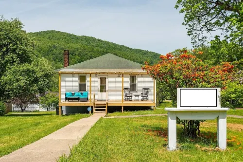 Mountain Serene Views and Creek-side Charm - Pet Friendly
