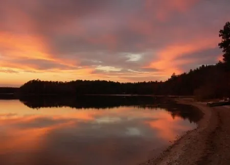 Peaceful, Rustic Retreat, 25ft of Private Beach,  300 Acre Sandy Bottom Pond