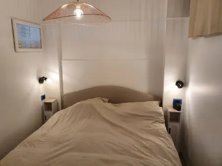 Face mer Tout Confort Avec Clim , Wifi , Internet. Situation Exceptionnelle Отели рядом со станцией Antibes-Juan les Pins Train Station