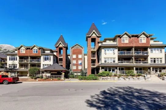 Cozy Condo | Epic Mountain Views | Parking Garage | Central | Air Conditioning