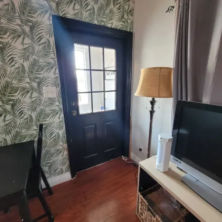 Chic Centrally Located Loft: Relax in the Heart of Pico/Robertson Отели в г. Беверли-Хиллз