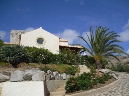 Charming Villa by the sea Отели рядом с Аэропорт Порту-Санту