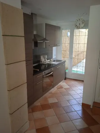 Charming Mersoise house 7 minutes walk from the beach with private covered parking Отели в г. Мер-ле-Бен