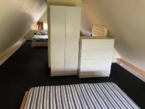 Idyllic house with spacious garden next to canal, boat rent is possible (extra) Hotels in Giethoorn